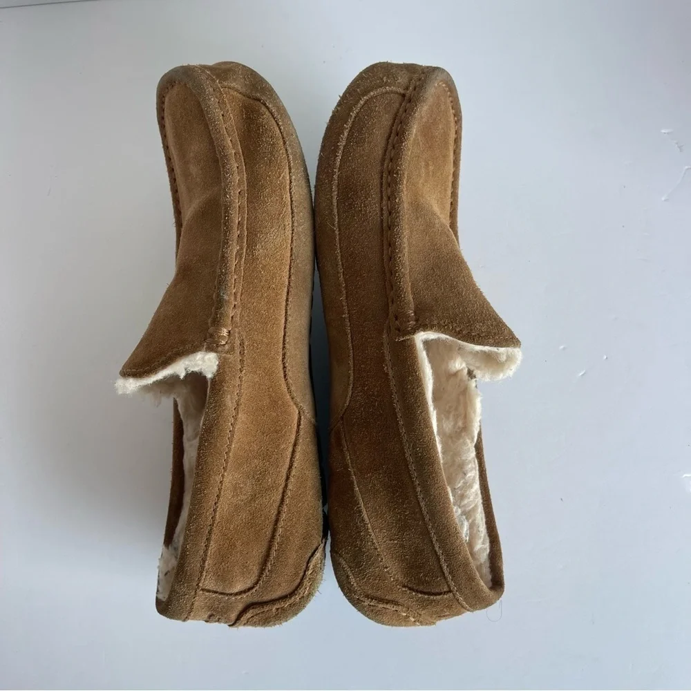 UGG Ascot Slippers size 9.0